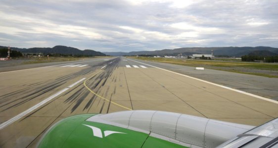 E290 RWY27.jpg