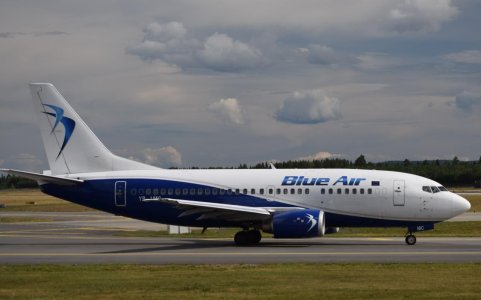 Blue Air B735.jpg