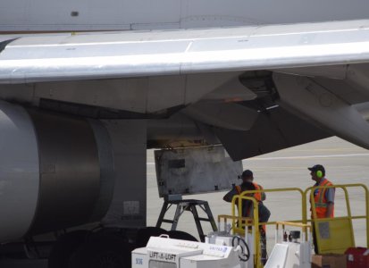 UA B757.jpg