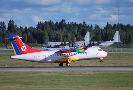 DAT ATR 42-300 OY-CIU.jpg