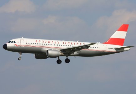 Airbus_A320-214,_Austrian_Airlines_AN2026105.jpg