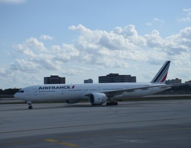 F-GZNR AF B-777.jpg