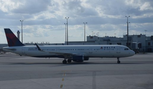 DL A321 N355DN.jpg