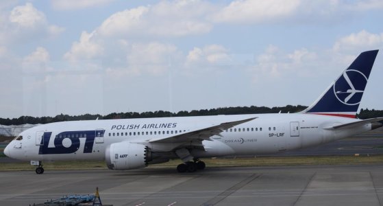 LOT B787 SP-LRF.jpg