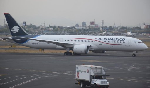 AM B-787 XA-ADG.jpg