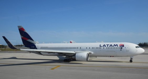 LATAM B-767 CC-BDA.jpg