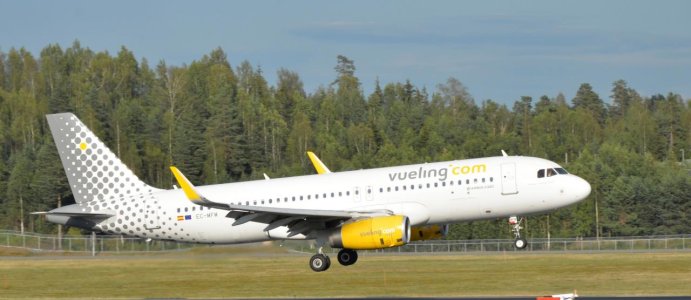 Vueling A320 GM 11 JUL 2019.jpg