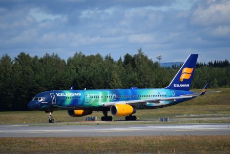 TF-FIU B752.jpg