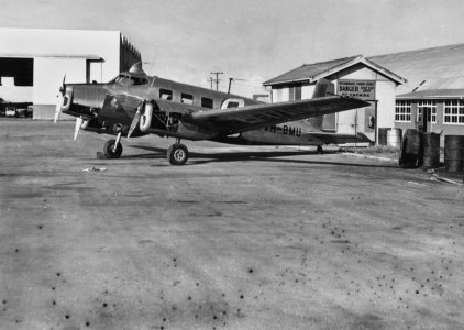 Screenshot_2019-09-18 VH-BMU Drover outside the Qantas hangar.jpg