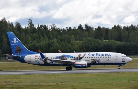 B738 TC-SNN.jpg