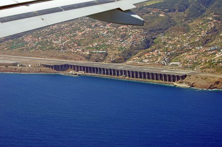 FNC Aeroporto de Madeira.jpg