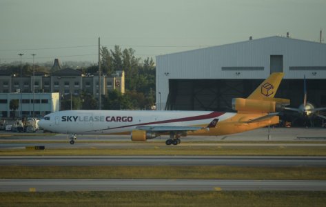 SkyLeaseCargo MD-11.jpg