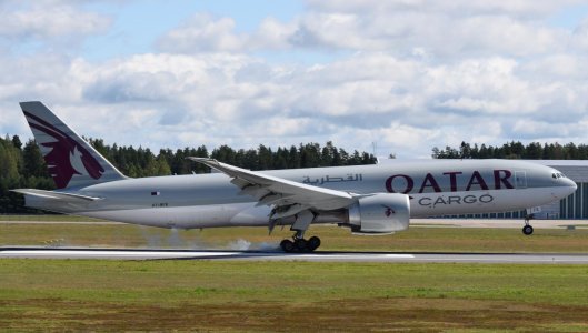 QR B-777F.jpg