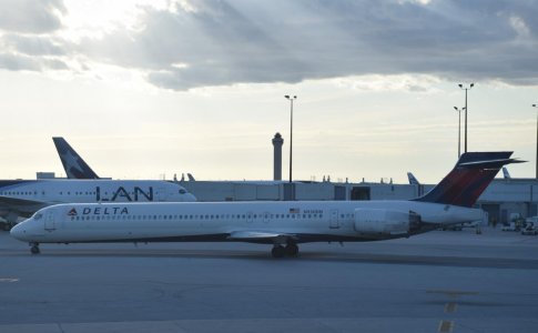DL N930DN.jpg