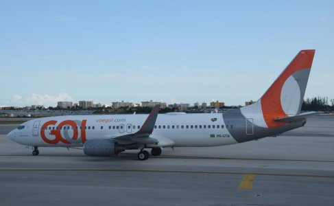 PR-GTB GOL B-738.jpg