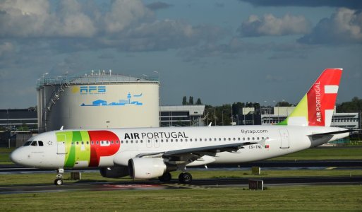 TAP A-320 CS-TNL.jpg