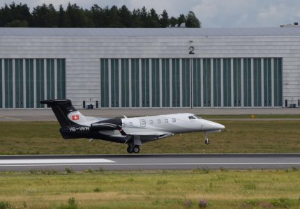 HB-VRW Embraer Phenom 300.jpg