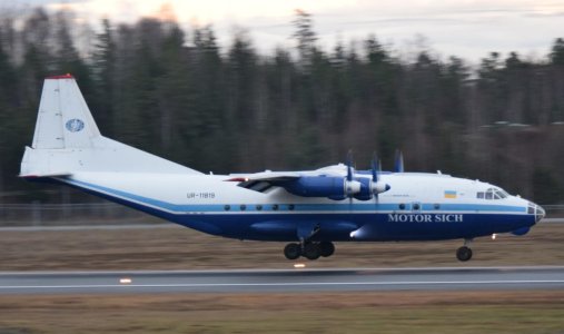 An-12 UR-11819.jpg
