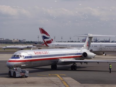 AA MD-80.jpg