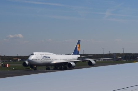 LH B747-8.jpg