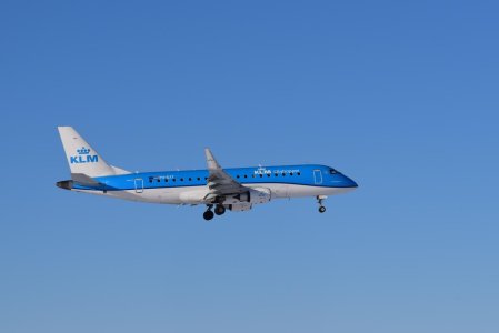 PH-EXT KLM ERJ175.jpg