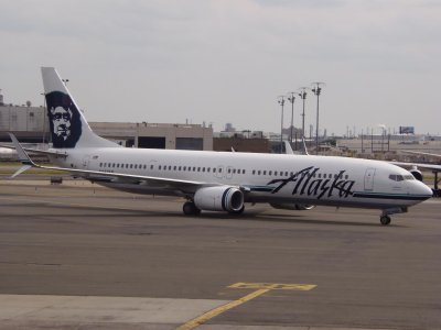 Alaska B739ER.jpg