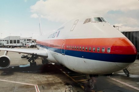 UA B747.jpg