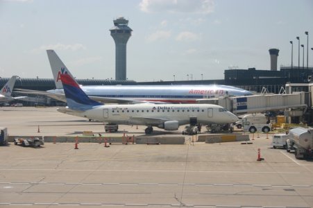 3dlembraer777aa.jpg