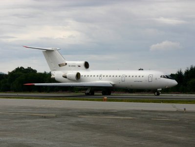 Centre-Avia_Yak42_RA-42343_b_06082006_.jpg