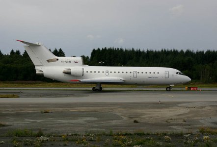 Centre-Avia_Yak42_RA-42343_c_06082006_.jpg