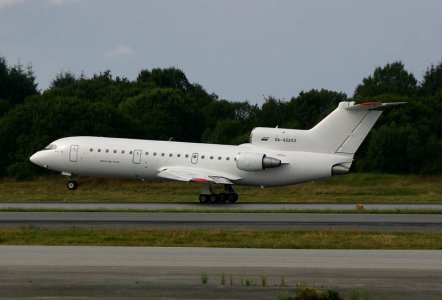 Centre-Avia_Yak42_RA-42343_d_06082006_.jpg
