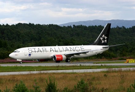 SAS_Braathens_737-883_LN-RRL_10-08-2006_.jpg