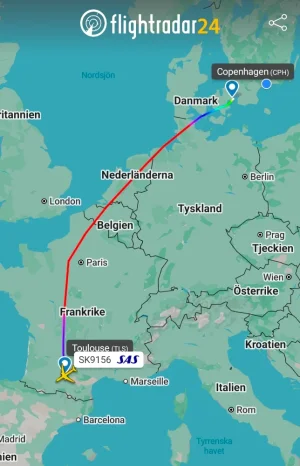 Screenshot_20260430_202355_Flightradar24.webp