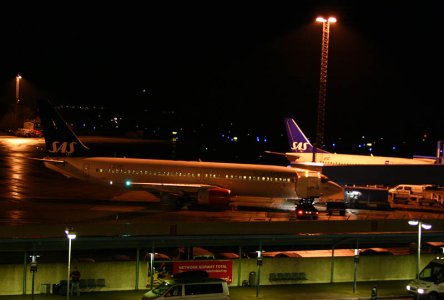 SAS-Braathens_737-883_LN-RRU_a_07-01-2007_.jpg