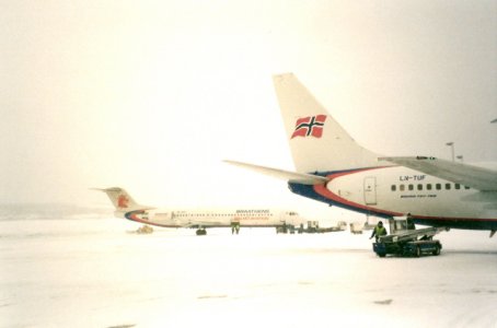 SE-DUC Fokker 100 2 edited.jpg