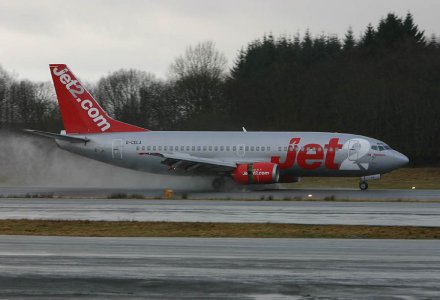 Jet2_737-377_G-CELA_b_.jpg