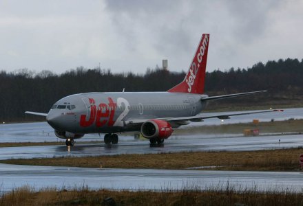 Jet2_737-377_G-CELA_c_.jpg