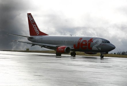 Jet2_737-377_G-CELA_g_.jpg