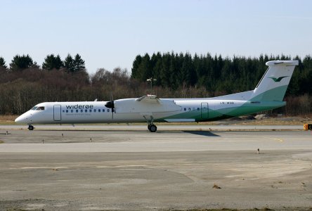 Widerøe_DHC_8-Q402_LN-WDD_b_25-03-2007_.jpg
