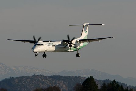 Widerøe_DHC_8-Q402_b_.jpg