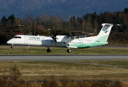 Widerøe_DHC_8-Q402_d_.jpg