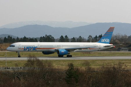 Arkia_757-300_4X-BAW_c_.jpg