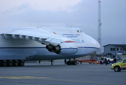 AN-124_UR-82009_b_.jpg