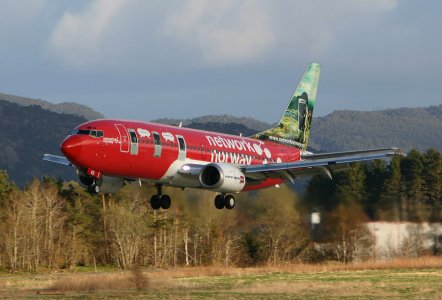 Norwegian_LN-KKX_b_17-04-2007_.jpg