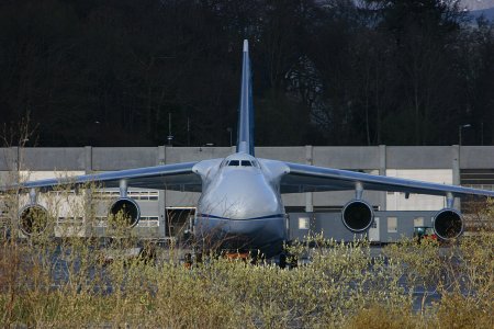 AN-124_UR-82009_b_17-04-2007_.jpg