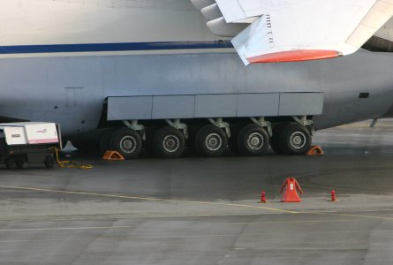 AN-124_UR-82009_e_17-04-2007_.jpg