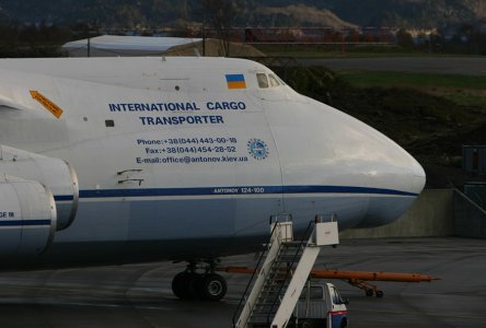 AN-124_UR-82009_f_17-04-2007_.jpg