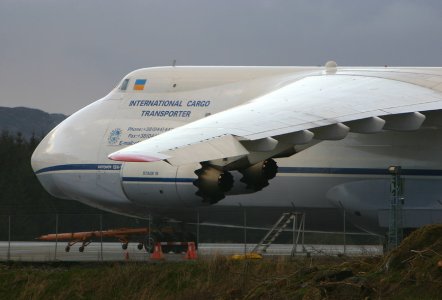 AN-124_UR-82009_g_17-04-2007_.jpg