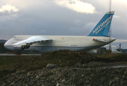 AN-124_UR-82009_h_17-04-2007_.jpg