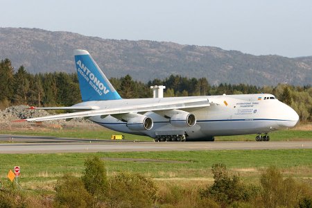 AN-124_UR-82008_b_04-05-2007_.jpg
